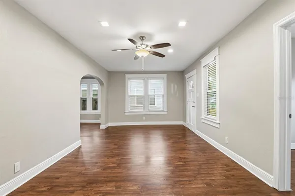 $2,600 | 203 West Emma Street, Tampa, FL 33603