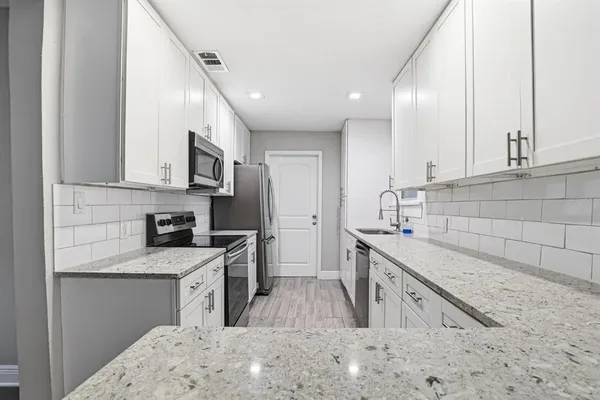 $2,600 | 203 West Emma Street, Tampa, FL 33603