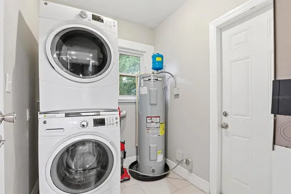 $2,600 | 203 West Emma Street, Tampa, FL 33603