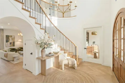 a view of entryway and hall