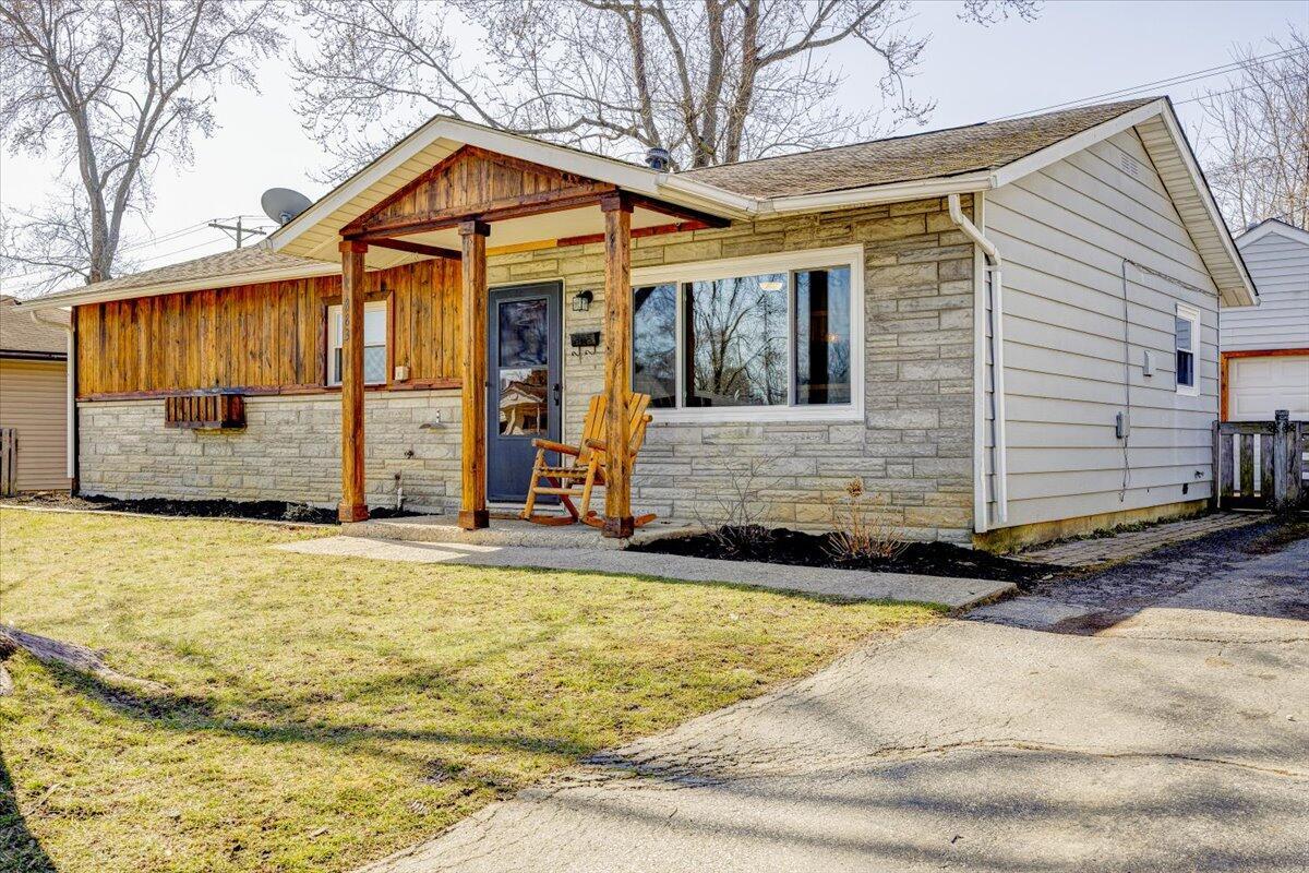 883 Sunview Road Reynoldsburg, OH 43068 - Photo 2 of 25 02-Front