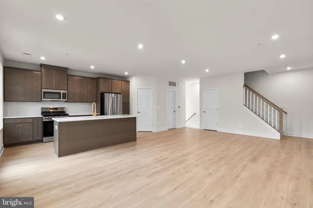 $609,065 | 43305 Farringdon Square, Broadlands, VA 20148