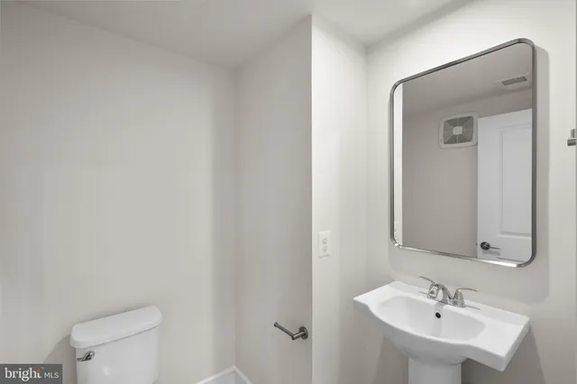 $609,065 | 43305 Farringdon Square, Broadlands, VA 20148