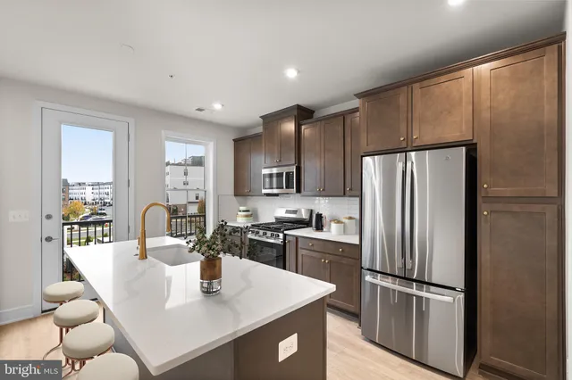 $609,065 | 43305 Farringdon Square, Broadlands, VA 20148