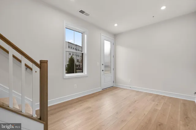 $609,065 | 43305 Farringdon Square, Broadlands, VA 20148