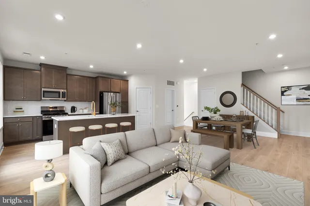 $609,065 | 43305 Farringdon Square, Broadlands, VA 20148