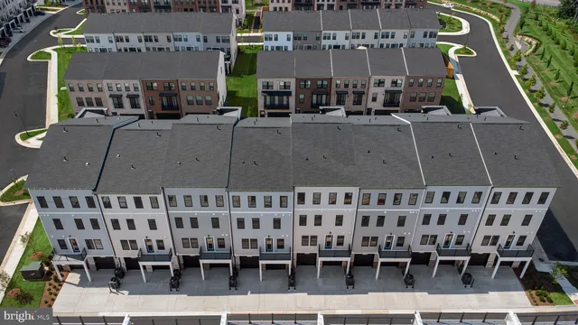 $609,065 | 43305 Farringdon Square, Broadlands, VA 20148