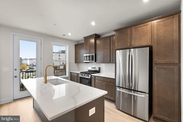 $609,065 | 43305 Farringdon Square, Broadlands, VA 20148