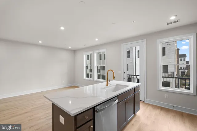 $609,065 | 43305 Farringdon Square, Broadlands, VA 20148