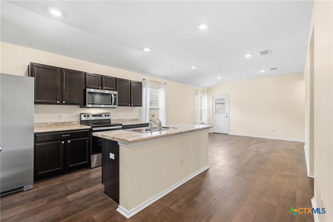 1012 Chambray Drive Troy, TX 76579 - Photo 6 of 41