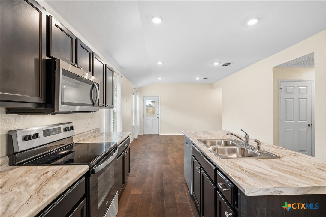 1012 Chambray Drive Troy, TX 76579 - Photo 7 of 41