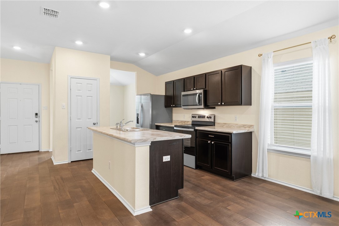 1012 Chambray Drive Troy, TX 76579 - Photo 8 of 41