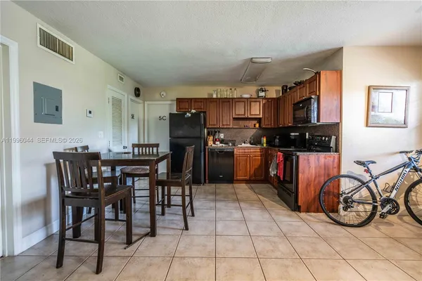 $1,200 | 715 Northeast 6th Street, Unit 5A, Fort Lauderdale, FL 33304