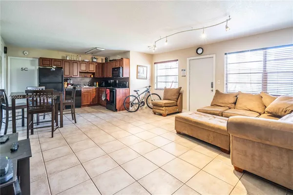 $1,200 | 715 Northeast 6th Street, Unit 5A, Fort Lauderdale, FL 33304