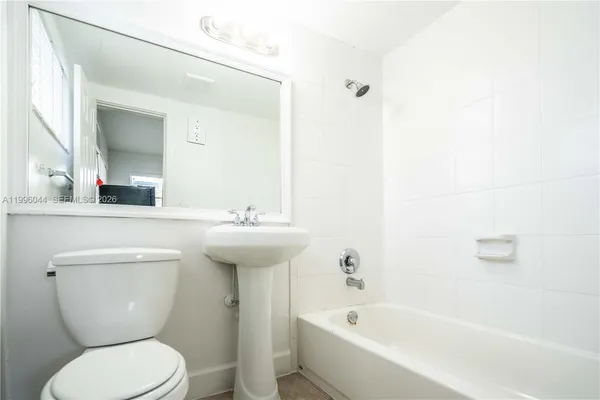 $1,200 | 715 Northeast 6th Street, Unit 5A, Fort Lauderdale, FL 33304