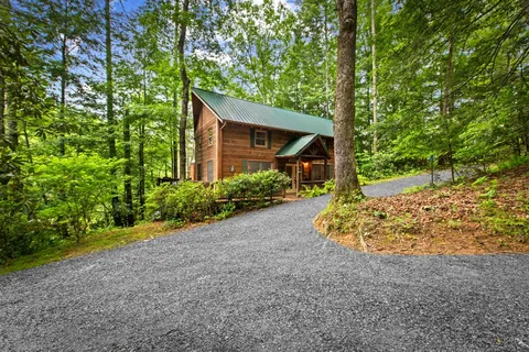 $674,900 | 184 Fightingtown Drive, Blue Ridge, GA 30513