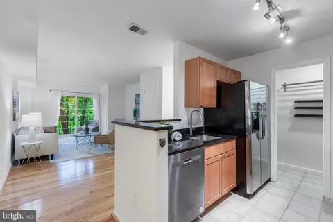 $375,000 | 2050 North Calvert Street, Unit 104, Arlington, VA 22201
