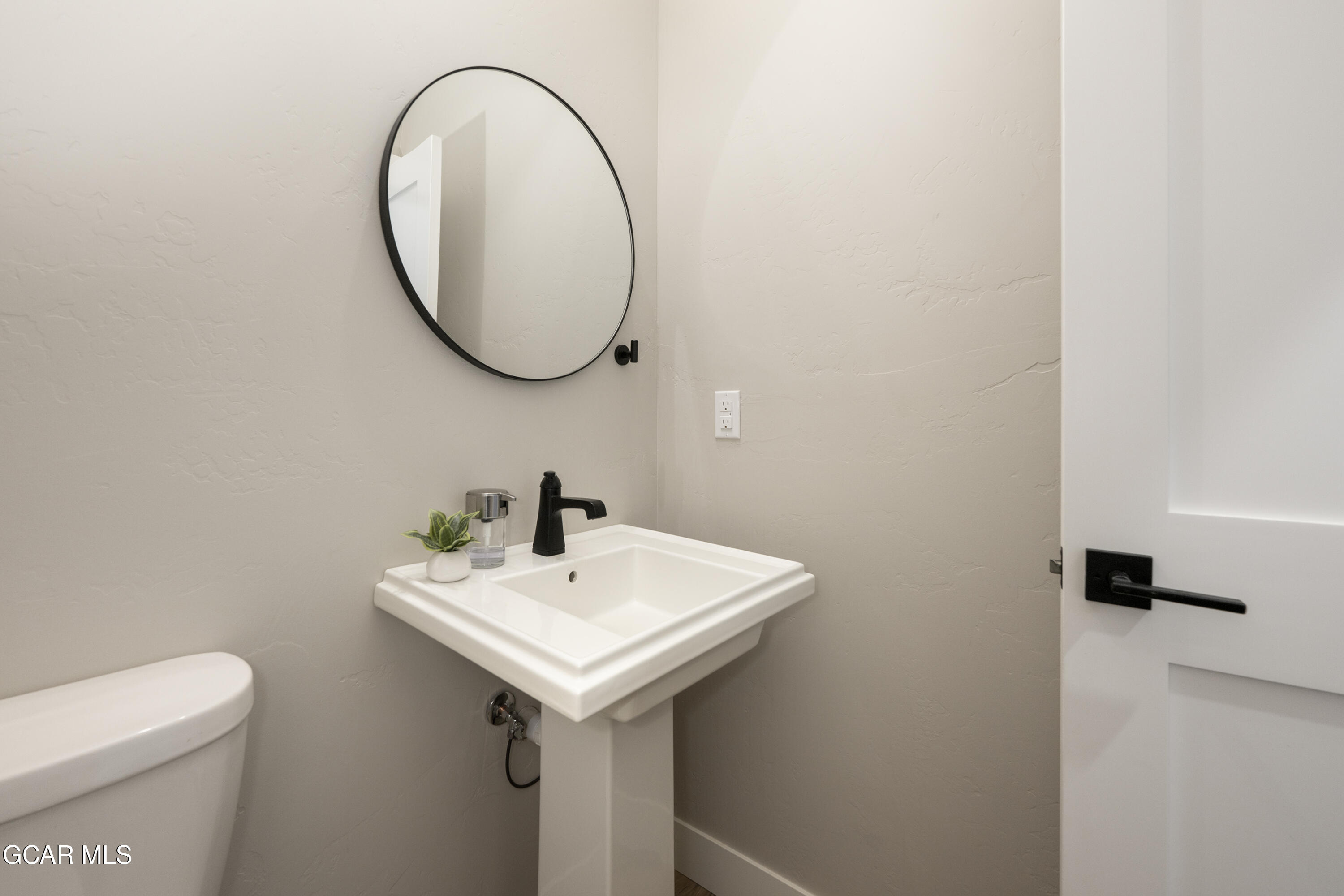 134 Eagle Ridge Drive Granby, CO 80446 - Photo 34 of 50 Powder Room for Great Room