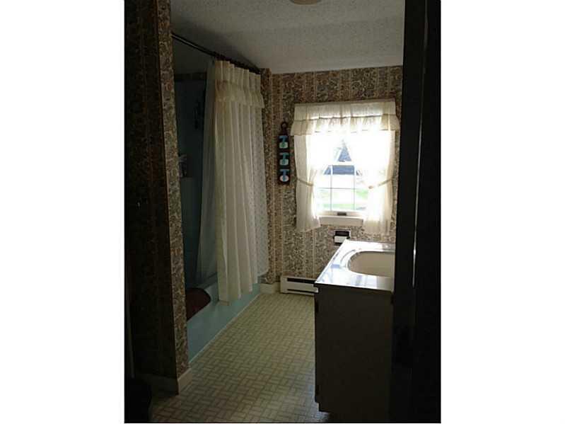 10 Meadowview Road Windham, ME 04062 - Photo 17 of 33 Bathroom. Upstairs bath with...