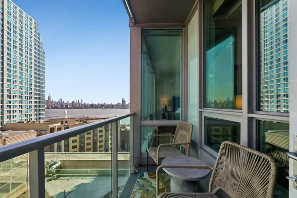 $5,300 | 20 Newport Parkway, Unit 1511, Jersey City, NJ 07310