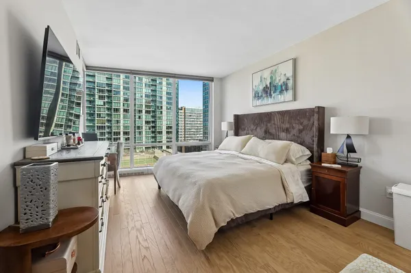 $5,300 | 20 Newport Parkway, Unit 1511, Jersey City, NJ 07310