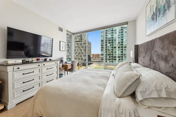 $5,300 | 20 Newport Parkway, Unit 1511, Jersey City, NJ 07310