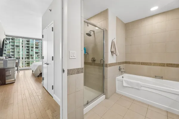 $5,300 | 20 Newport Parkway, Unit 1511, Jersey City, NJ 07310