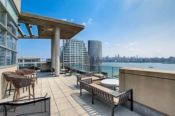 $5,300 | 20 Newport Parkway, Unit 1511, Jersey City, NJ 07310