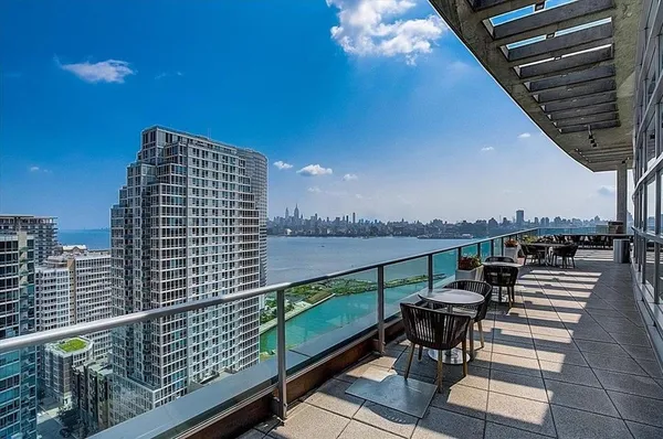 $5,300 | 20 Newport Parkway, Unit 1511, Jersey City, NJ 07310