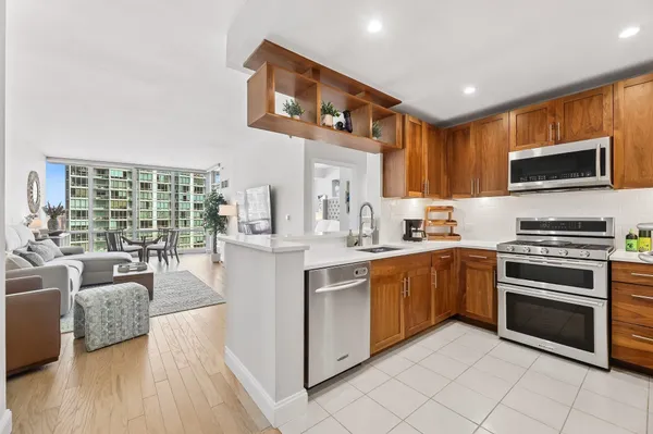 $5,300 | 20 Newport Parkway, Unit 1511, Jersey City, NJ 07310