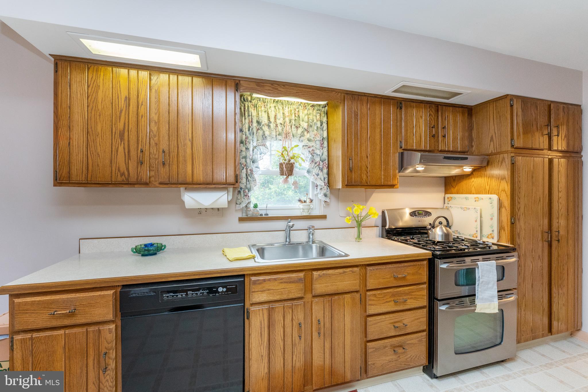 1236 Jennifer Road Philadelphia, PA 19116 - Photo 13 of 30 Kitchen