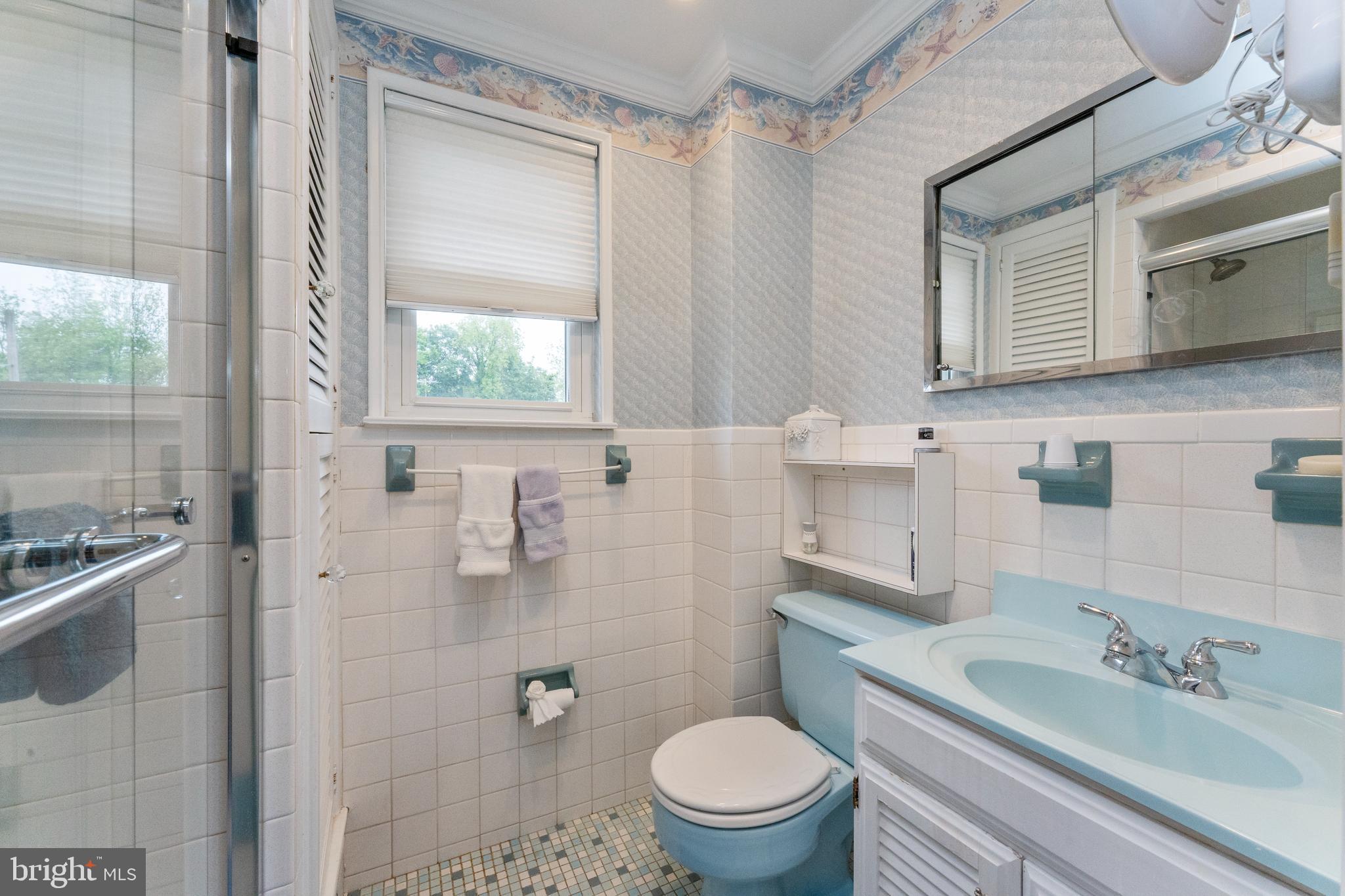 1236 Jennifer Road Philadelphia, PA 19116 - Photo 17 of 30 Primary Bath