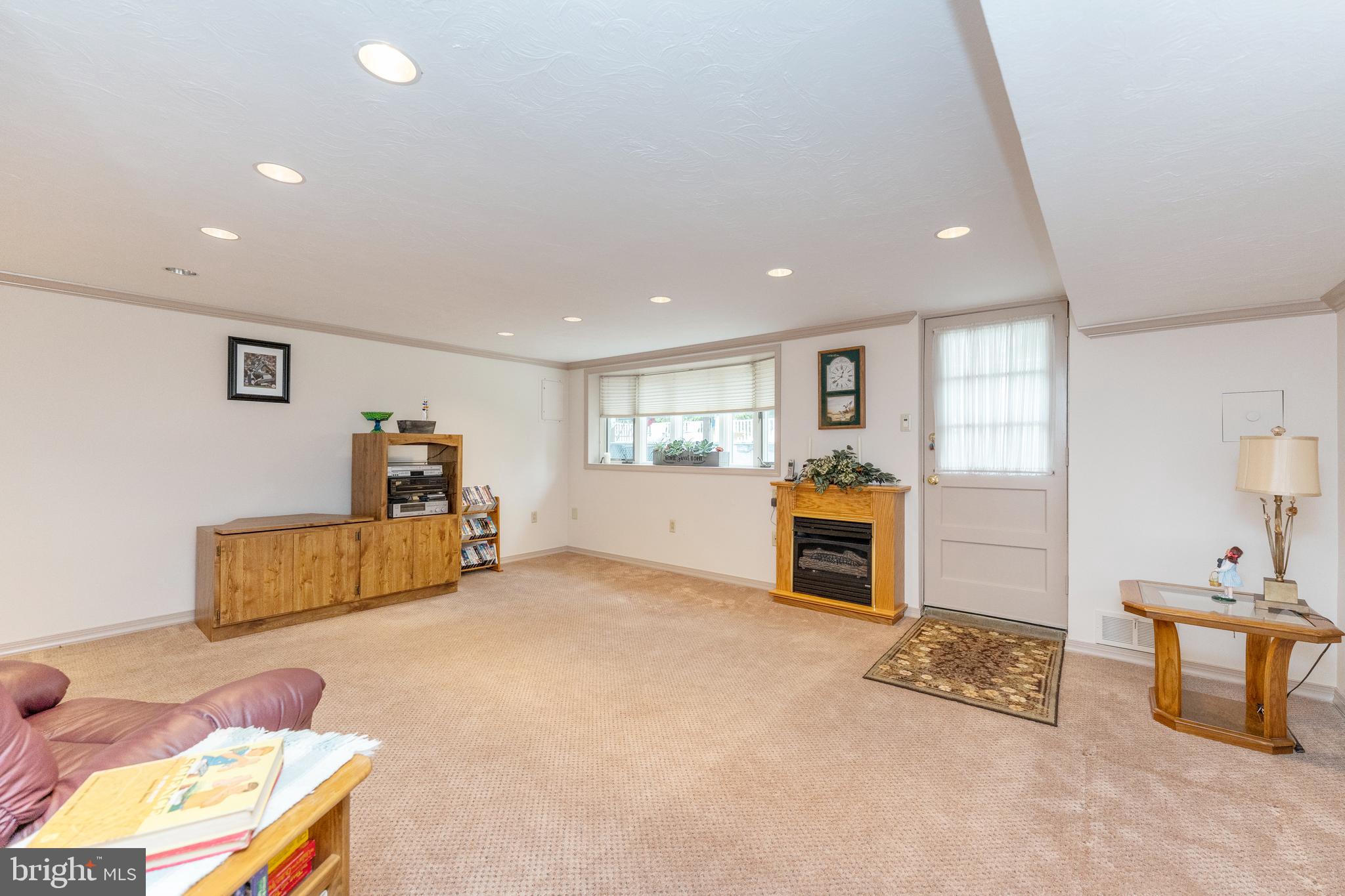 1236 Jennifer Road Philadelphia, PA 19116 - Photo 22 of 30 Walk out to patio from Family Room. Bay window
