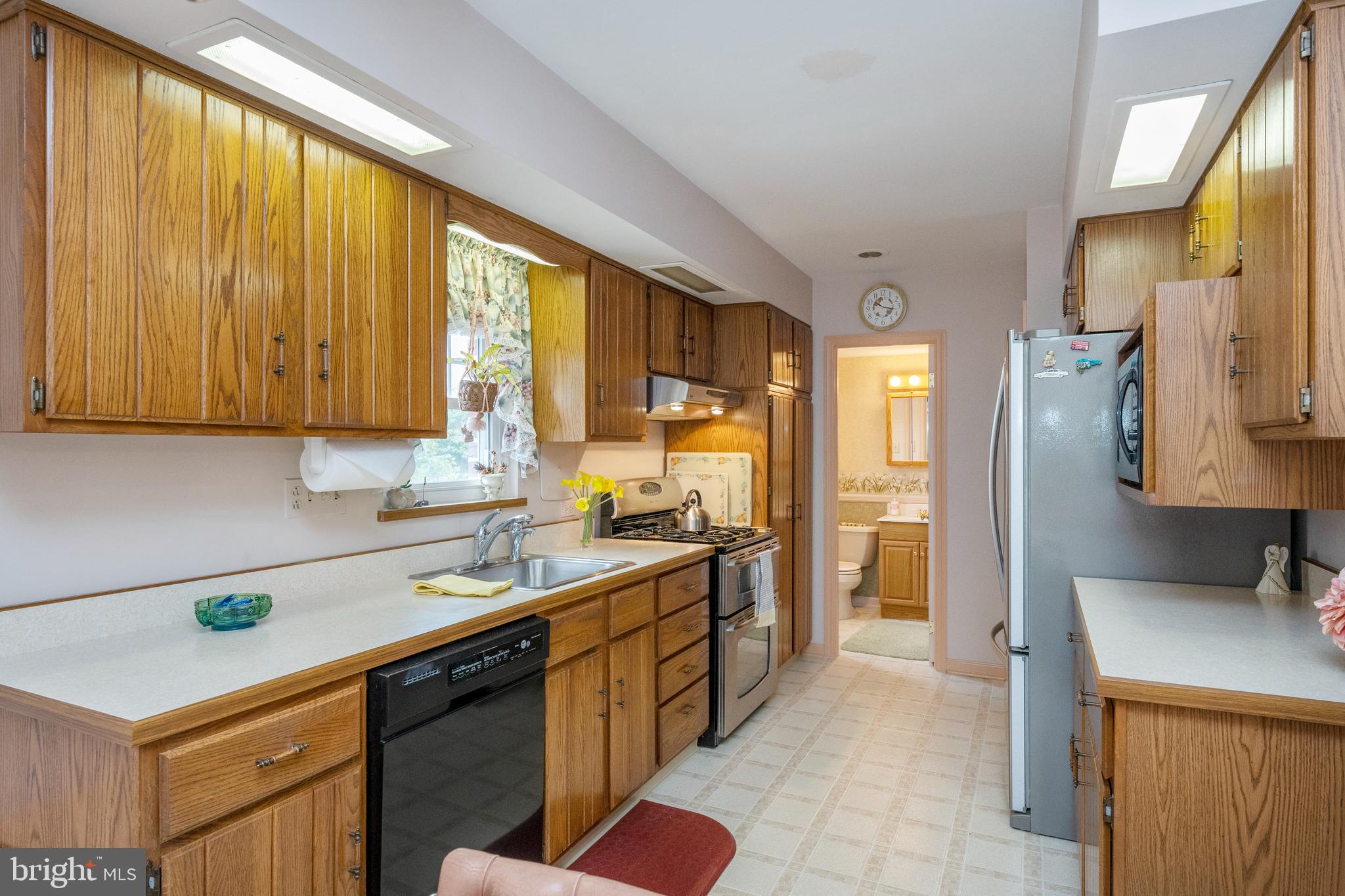 1236 Jennifer Road Philadelphia, PA 19116 - Photo 10 of 30 Kitchen