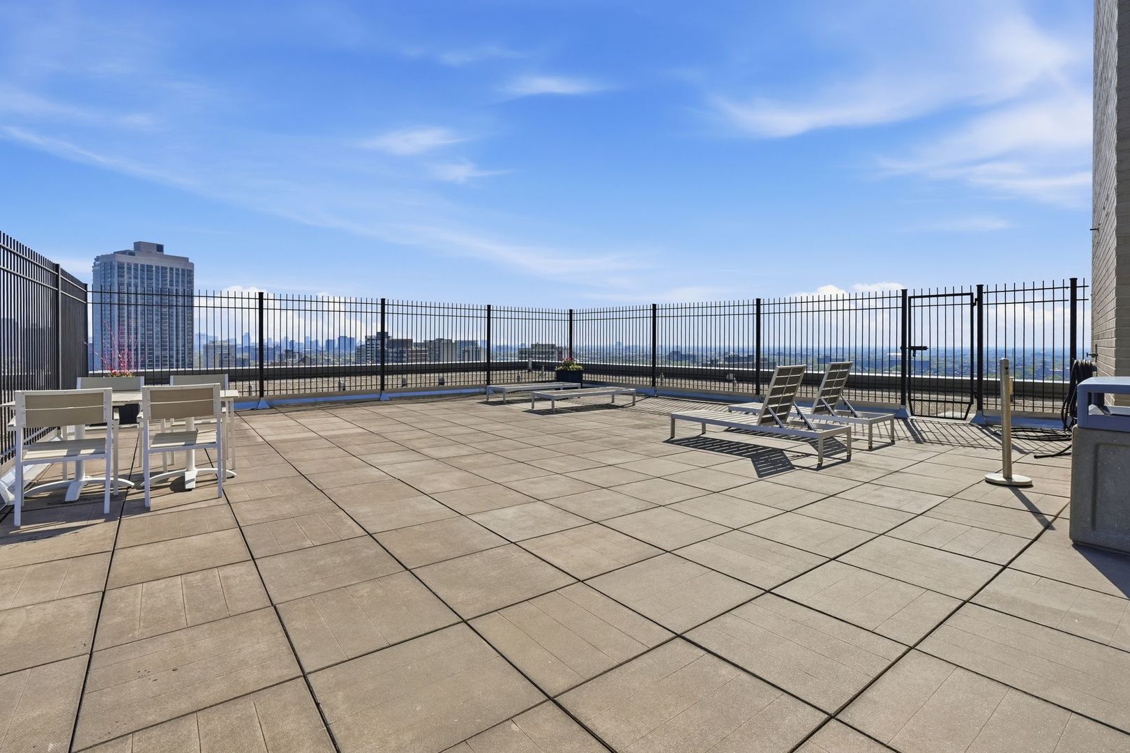2930 North Sheridan Road, Unit 306 Chicago, IL 60657 - Photo 25 of 31