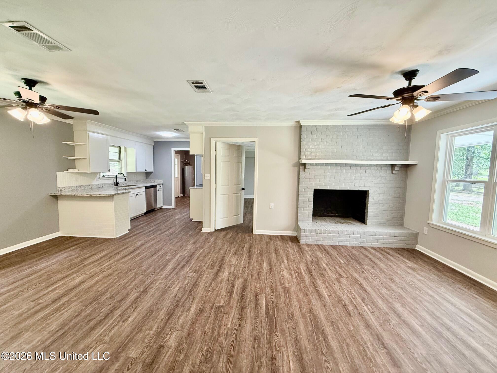 113 Shannon Trey Road Florence, MS 39073 - Photo 5 of 28 IMG_2041