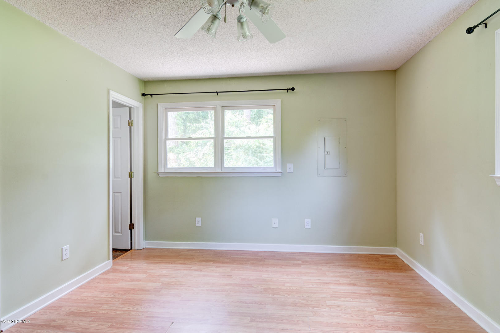 310 Mt Pleasant Road New Bern, NC 28560 - Photo 60 of 68 Guest Cottage Bedroom #1