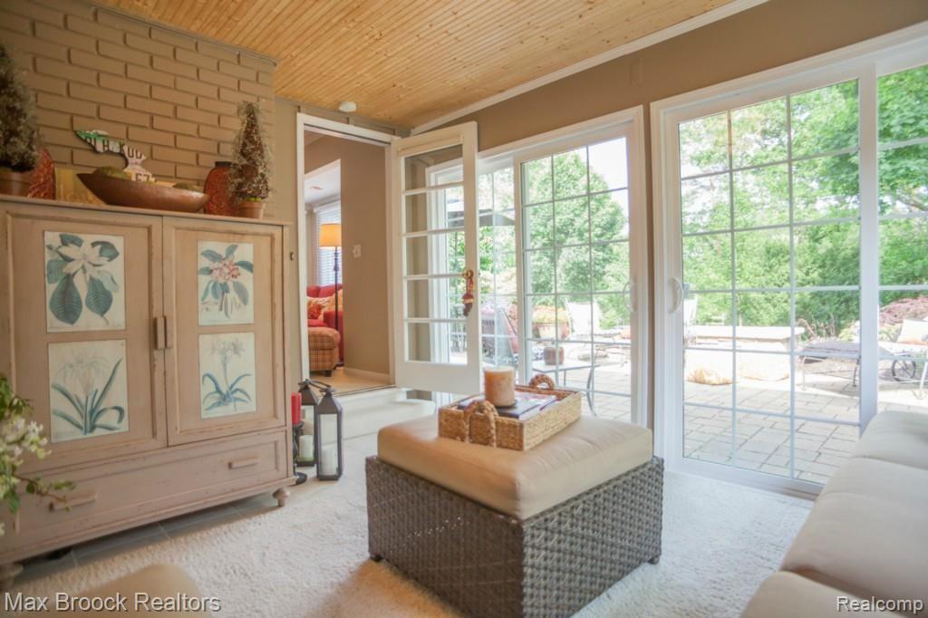 2715 Hunters Hill Road Bloomfield Hills, MI 48304 - Photo 26 of 45 IMG_1893.jpg
