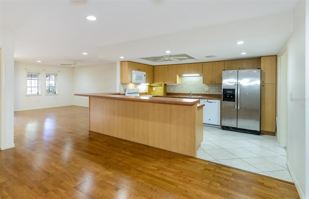 2101 Sunset Point Road, Unit 1003 Clearwater, FL 33765 - Photo 10 of 39 Great Room / Kitchen