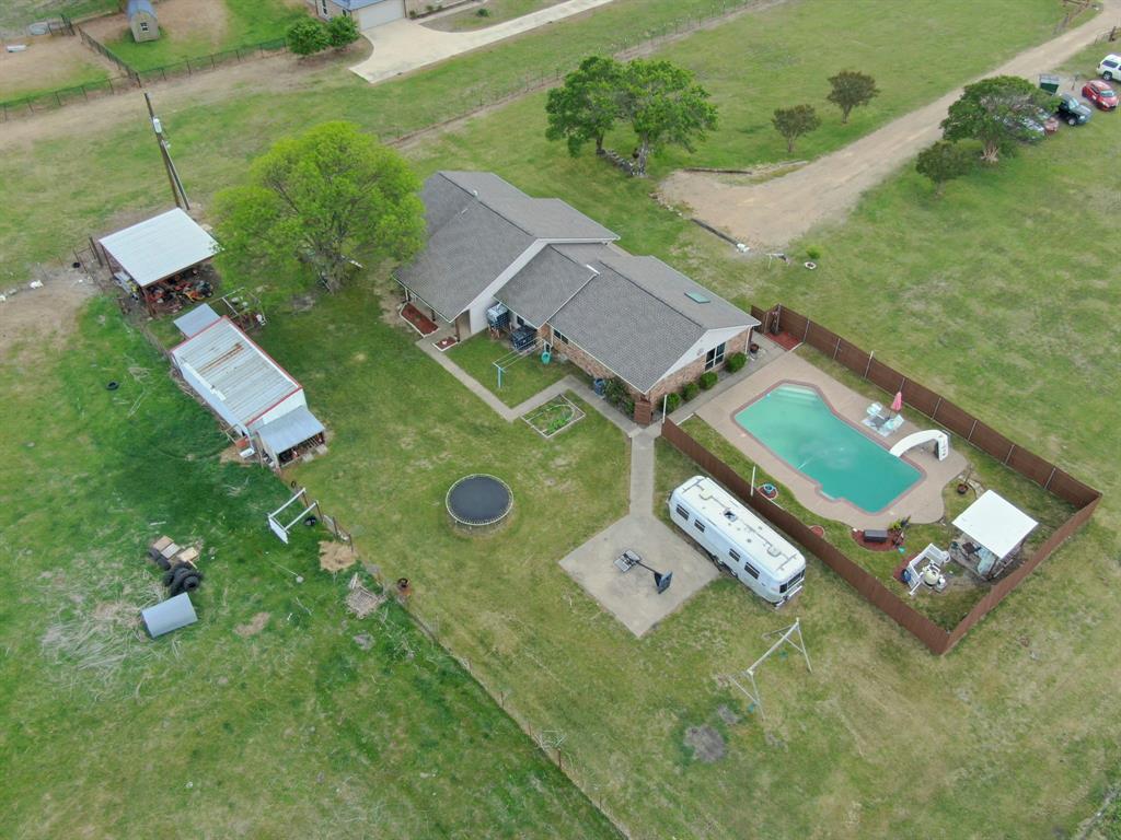 430 Carter Road Italy, TX 76651 - Photo 11 of 36 an aerial view of a house with a garden