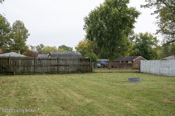 7723 Bluebonnet Road Louisville, KY 40258 - Photo 17 of 18 yard view