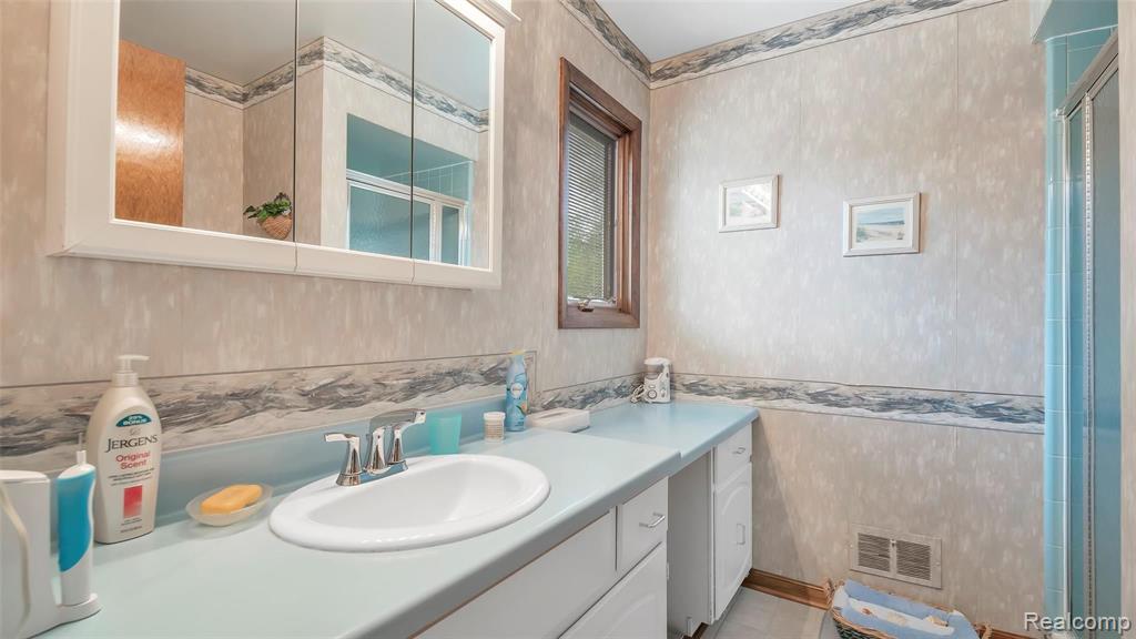 22728 Meadowbrook Road Novi, MI 48375 - Photo 20 of 34