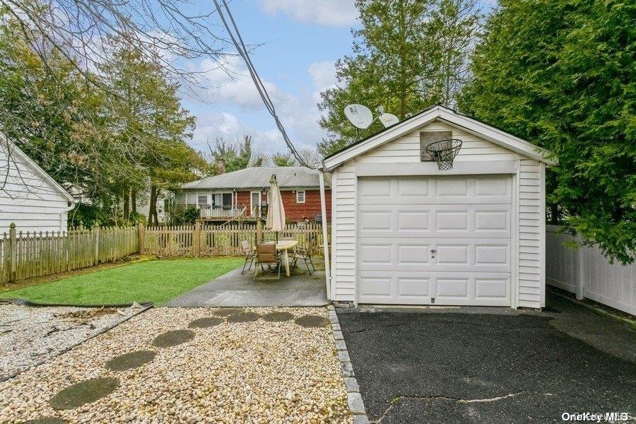 44 Jayson Avenue Great Neck, NY 11021 - Photo 18 of 23