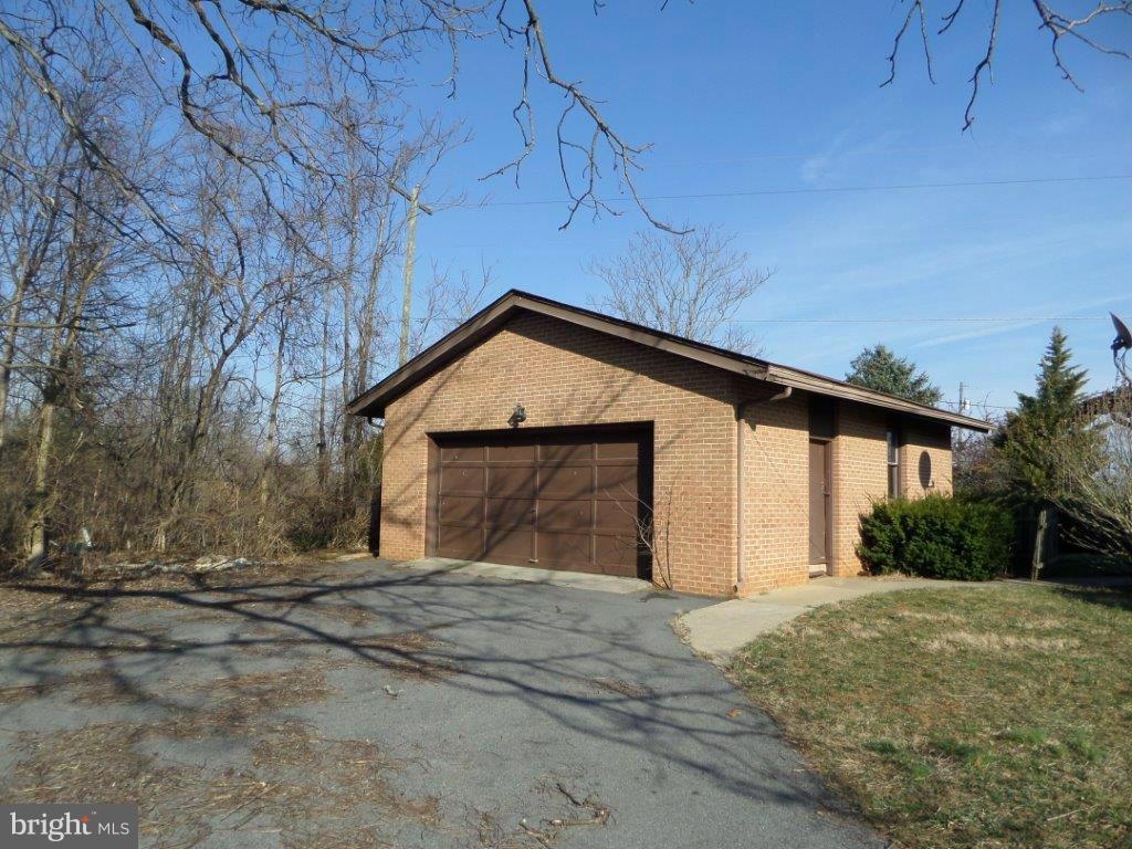 421 Russell Road Berryville, VA 22611 - Photo 26 of 30 Detached Garage