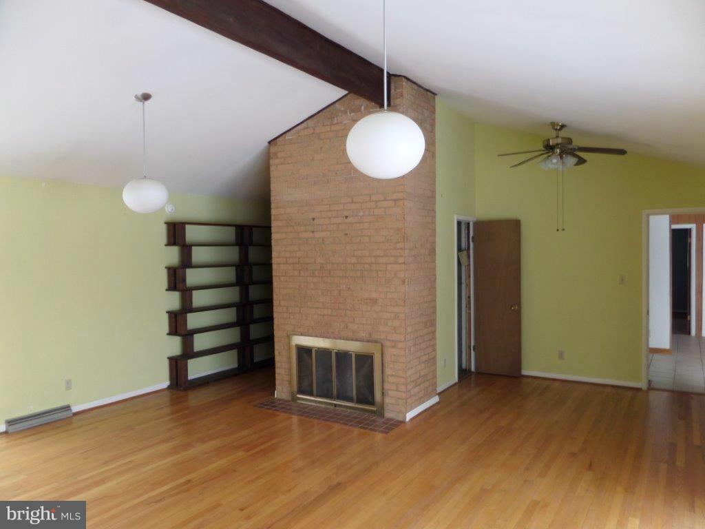 421 Russell Road Berryville, VA 22611 - Photo 5 of 30 Living Room