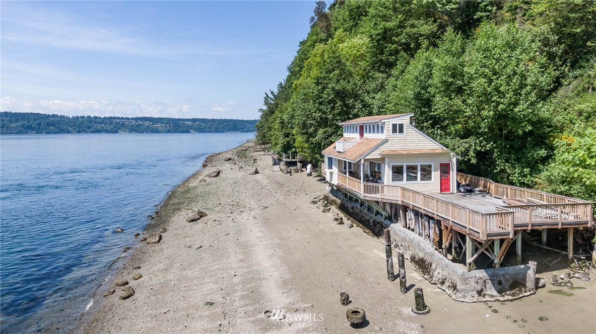 14257 Southwest Pohl Road Vashon, WA 98070 - Photo 3 of 20