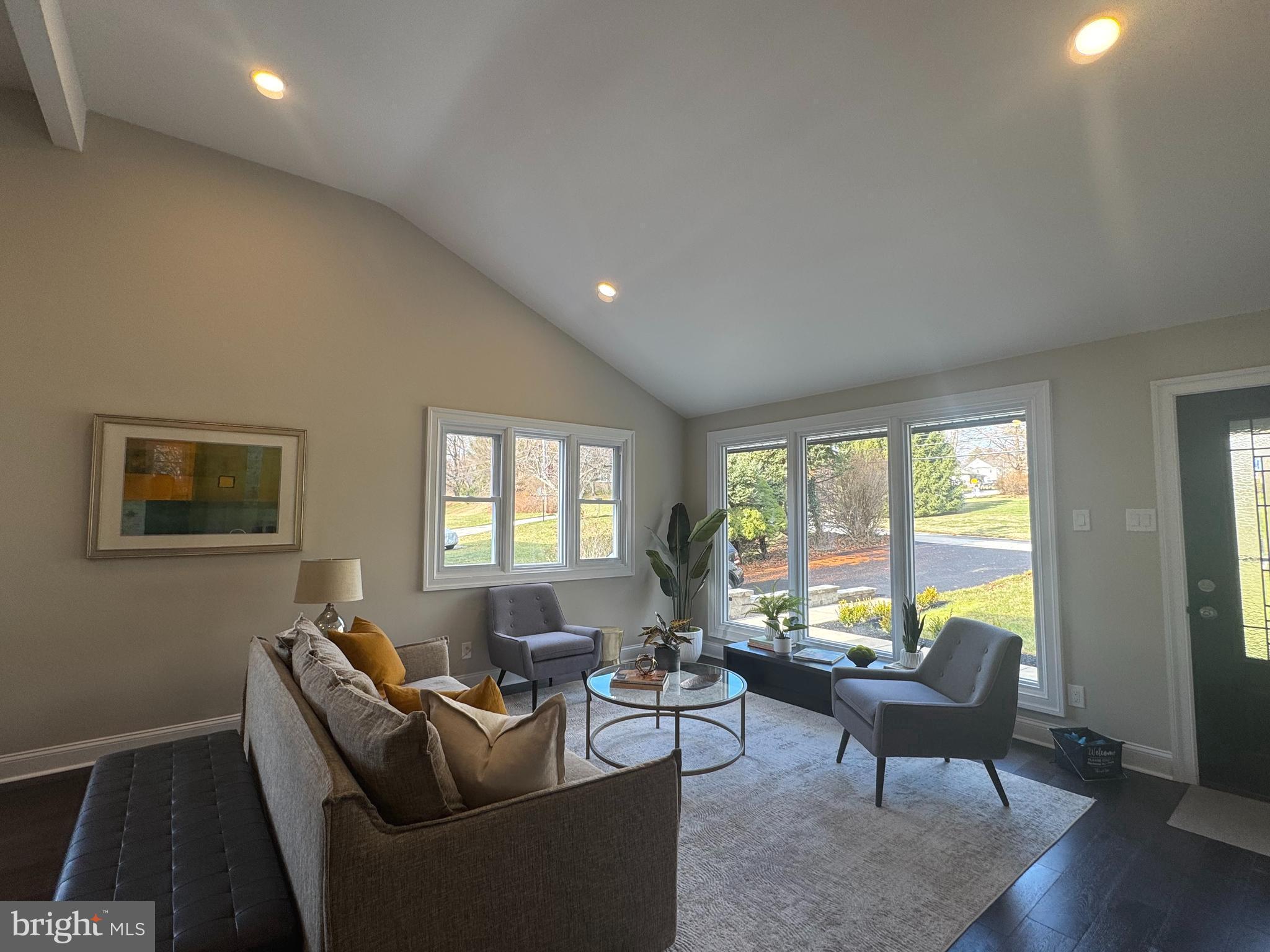 3528 Caley Road Newtown Square, PA 19073 - Photo 5 of 51 Livinng Room