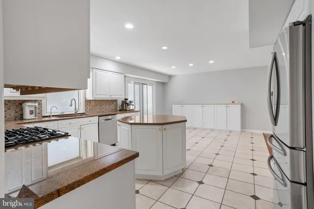 $719,900 | 32 Country Walk, Cherry Hill, NJ 08003