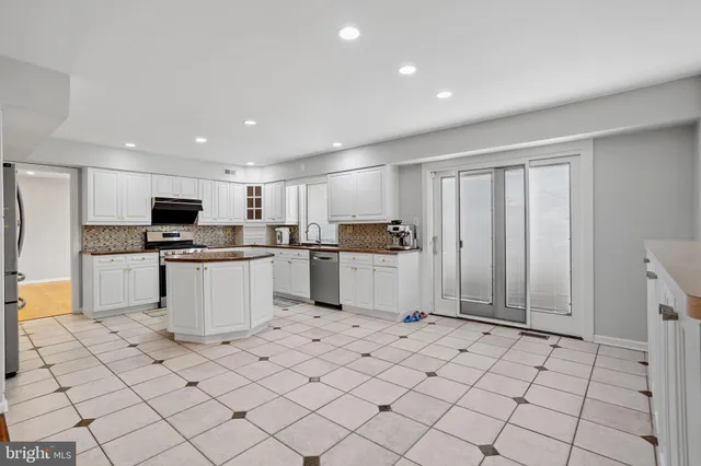 $719,900 | 32 Country Walk, Cherry Hill, NJ 08003