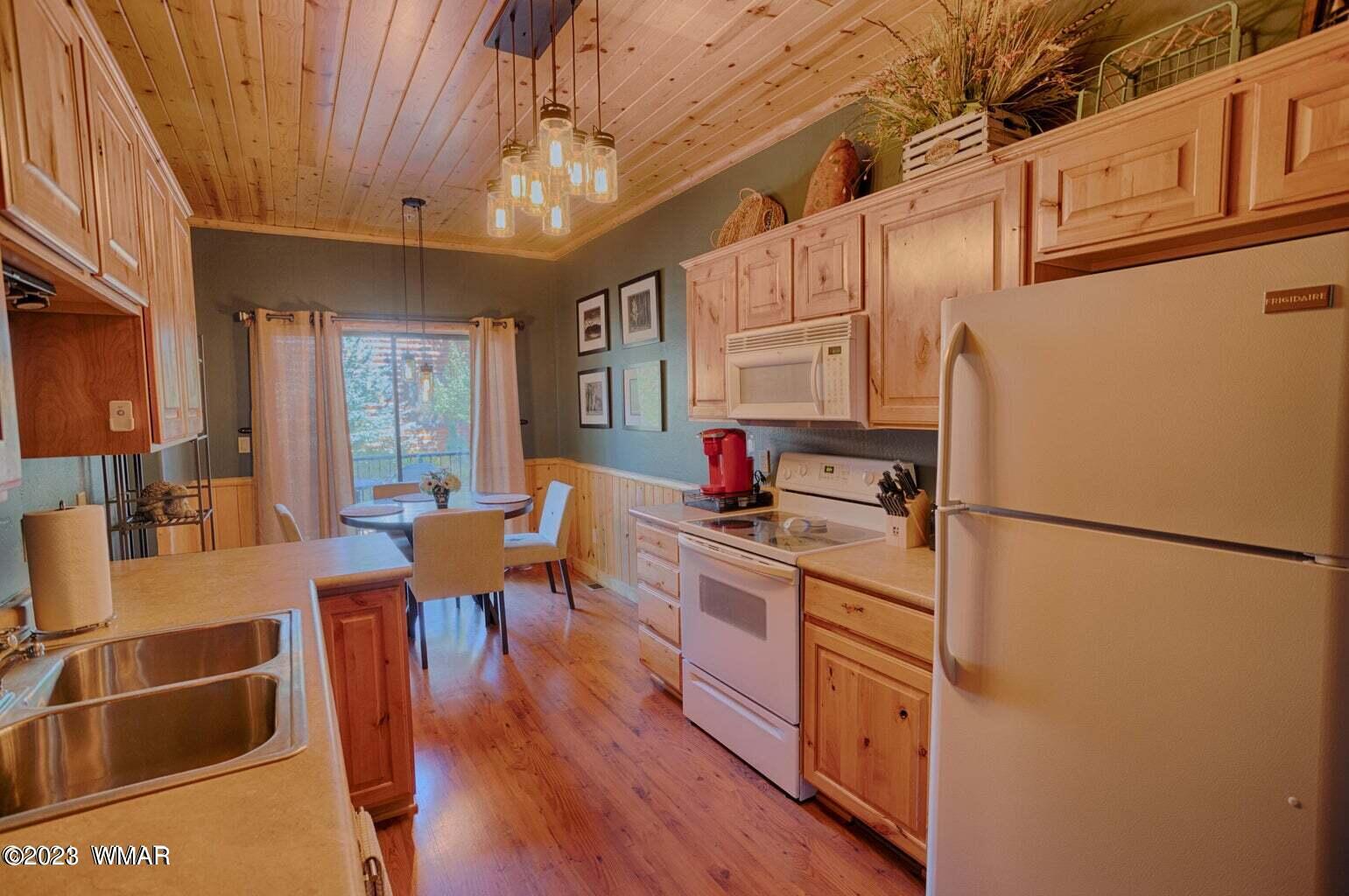 2272 Overgaard Springs Loop Overgaard, AZ 85933 - Photo 5 of 20 Gallery Image 5